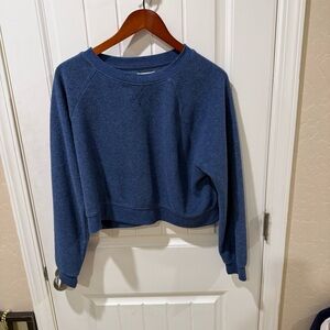 Colsie Blue Cropped Crewneck Sweatshirt Women’s Medium Soft Cozy